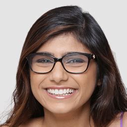 A Dose of Mia : r/Miakhalifa